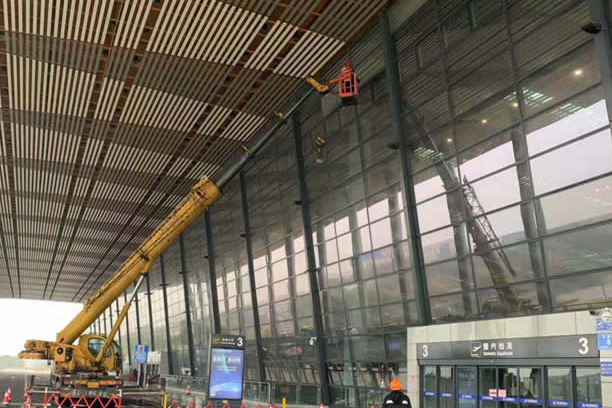 新丰玻璃幕墙维护和保养